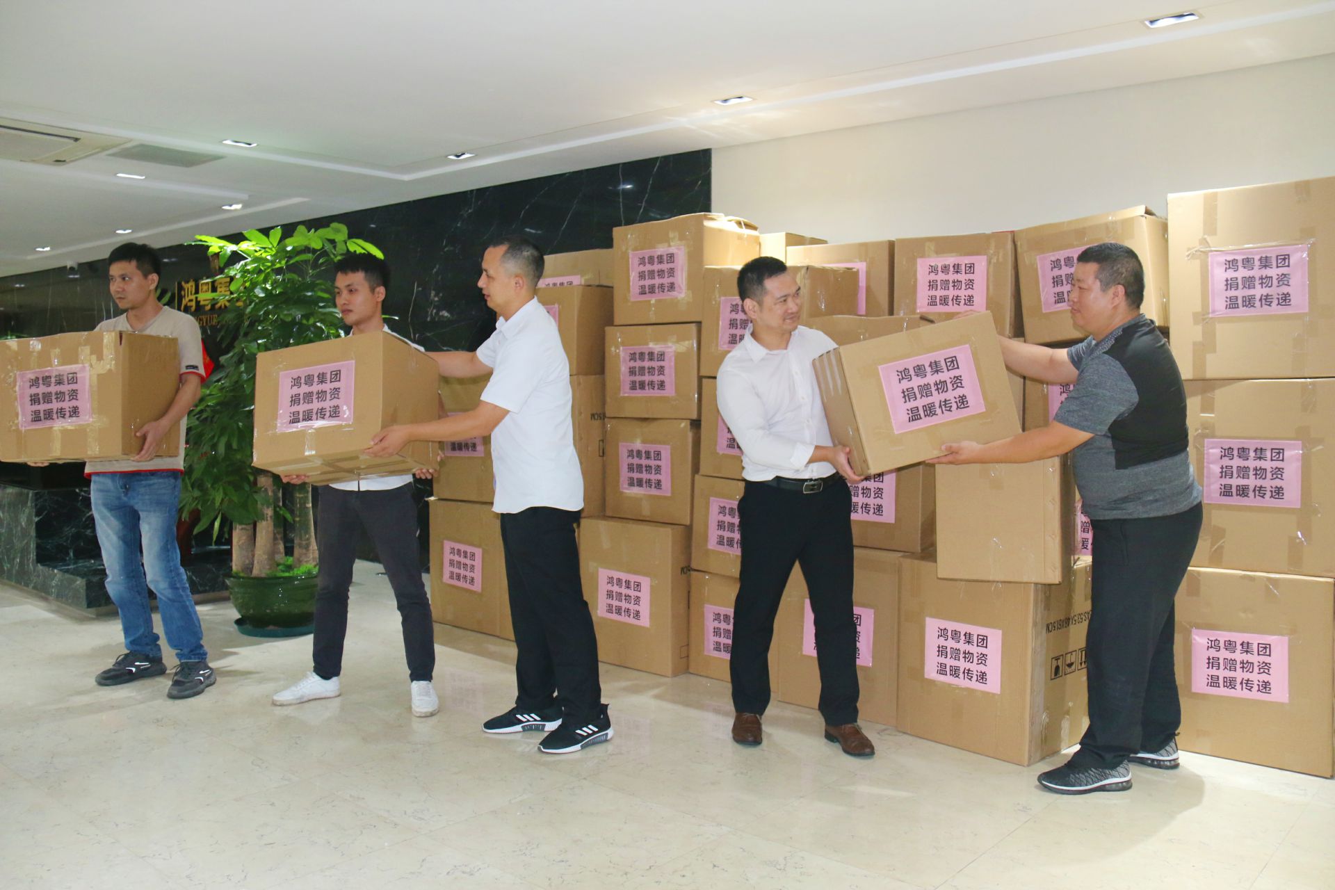 长沙贺亮影视制作有限公司公益回顾丨家国同欢月同圆 温暖满载甘孜州(图2)