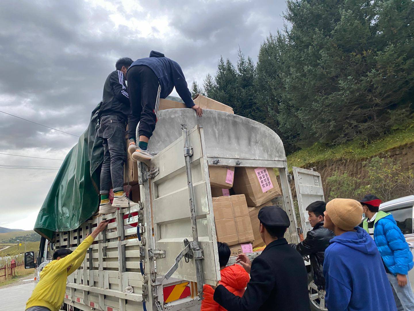 长沙贺亮影视制作有限公司公益回顾丨家国同欢月同圆 温暖满载甘孜州(图5)